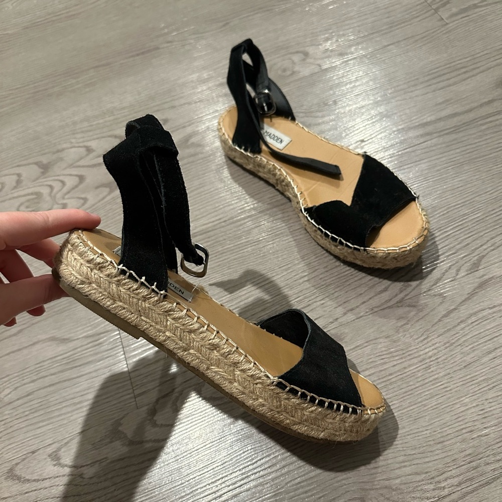 Women’s Steve Madden black sandals - Picture 2 of 4